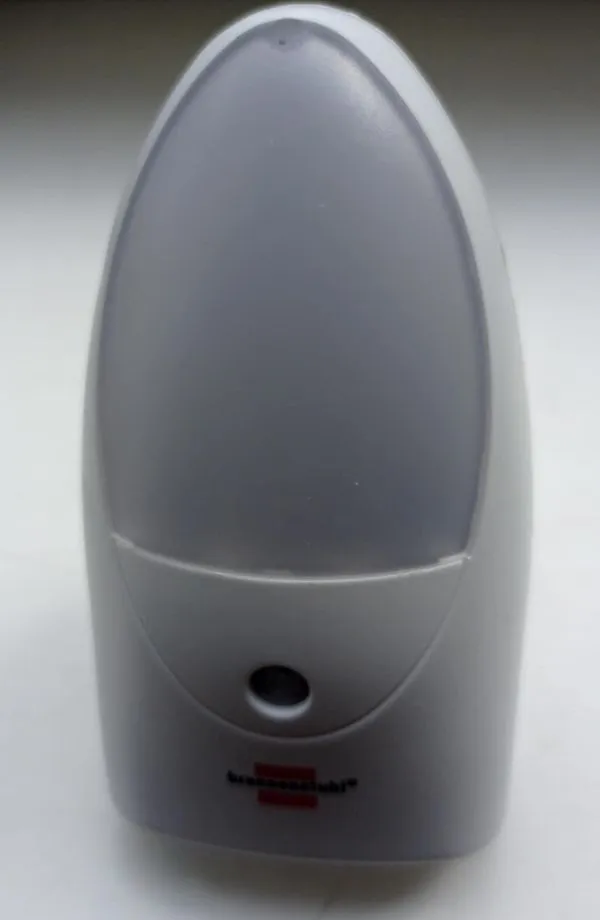 Naktinė  lempa, jungiamas tiesiai į elektros lizdą.