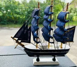 Suvenyras "Laivas mėlynomis burėmis"